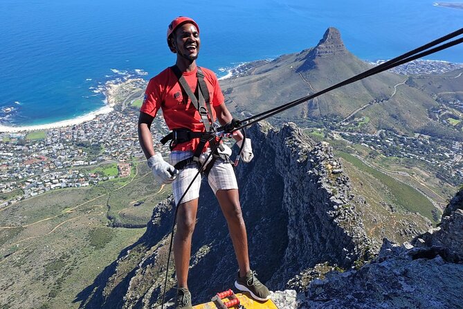 1-Hour Experience Table Mountain Abseiling - The hike to the abseiling site