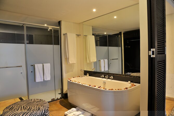 2 Day 4 Star Pilanesberg Safari - Why Pilanesberg works for a short safari from Johannesburg