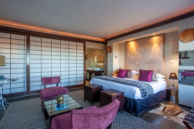 2 Day Inverdoorn Luxury Safari - Fireside dinner in the Traditional Rondavel
