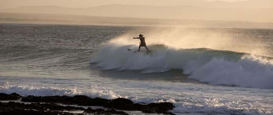 2 Hour Surf Lesson Jeffreys Bay - Why Dolphin Beach makes sense for a first lesson