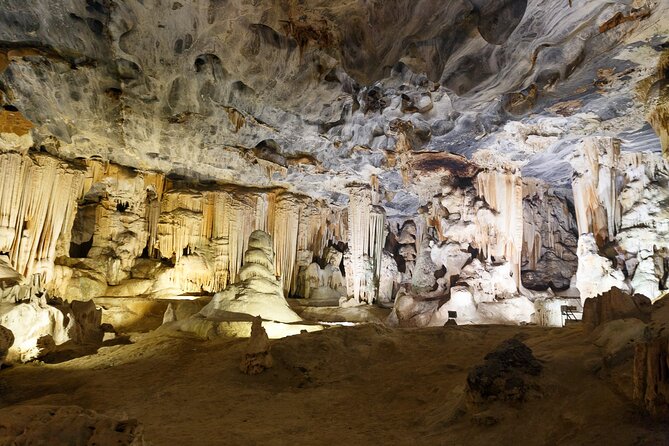 3 Days 2 Nights Garden Route Private Tour from Cape Town - Day three: Cango Caves and Oudtshoorn’s animal attractions