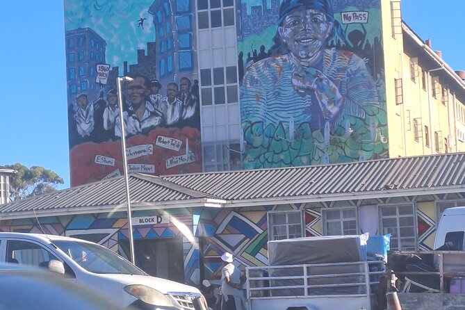 3 Hours private Cape Town Historical Walking Tour - Greenmarket Square: an hour of bargaining and people-watching
