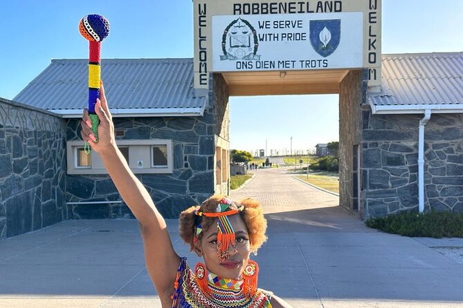 3-Nights Tour Robben Island Table Mountain and Wine Tram - Guides can make the fixed schedule feel personal