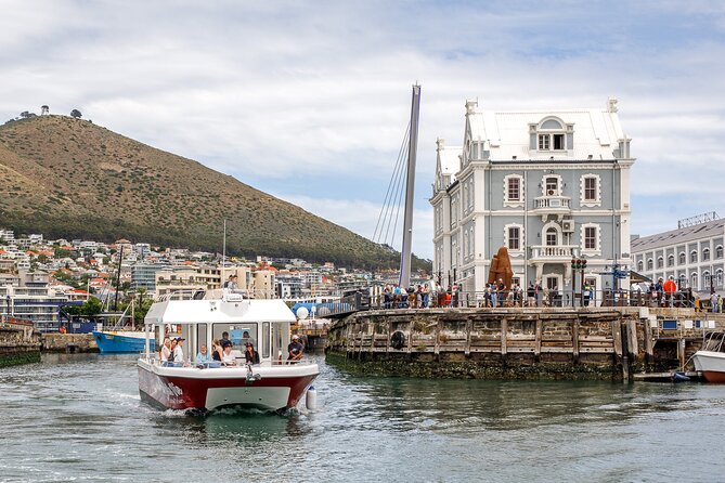 30min Harbour Boat Cruise Cape Town - Choosing your seat and judging the onboard mood