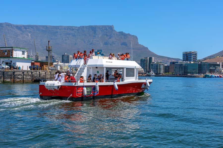 30min V&A Waterfront Harbour Cruise Cape Town - The 30-minute route through the V&A Waterfront