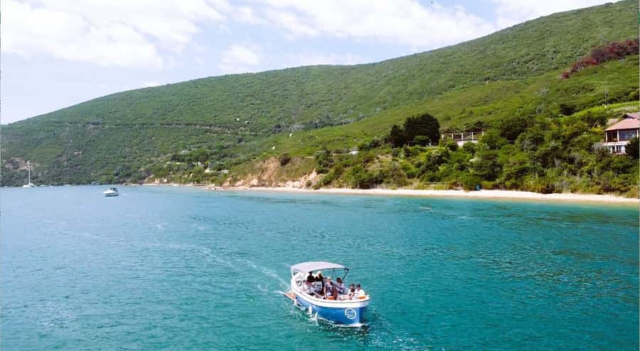 75 Minute Knysna Lagoon Charter - Reaching the famous Knysna Heads