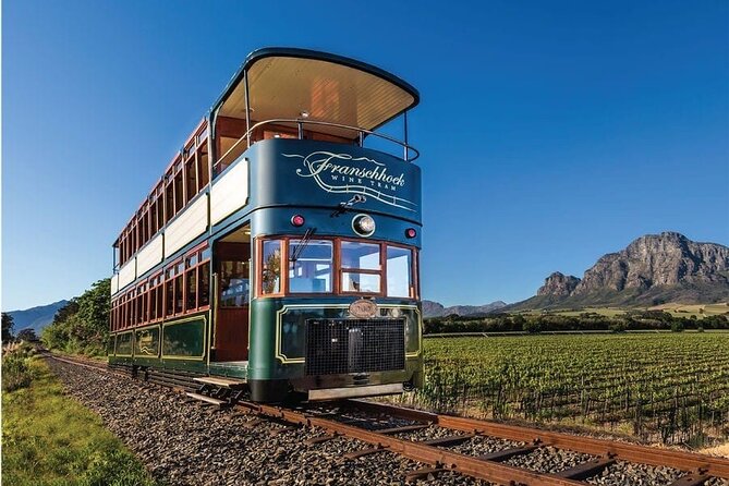 Airport Shuttle to and from Cape Town Airport - The ride from the airport, 30 minutes to one hour