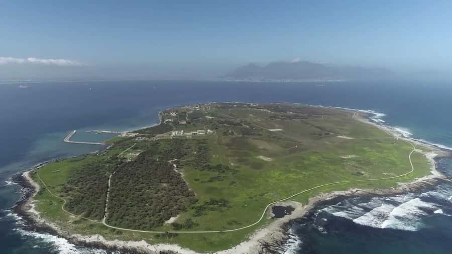 An Exclusive Full-day Tour of Table Mountain & Robben Island - A guide can make or break a full day