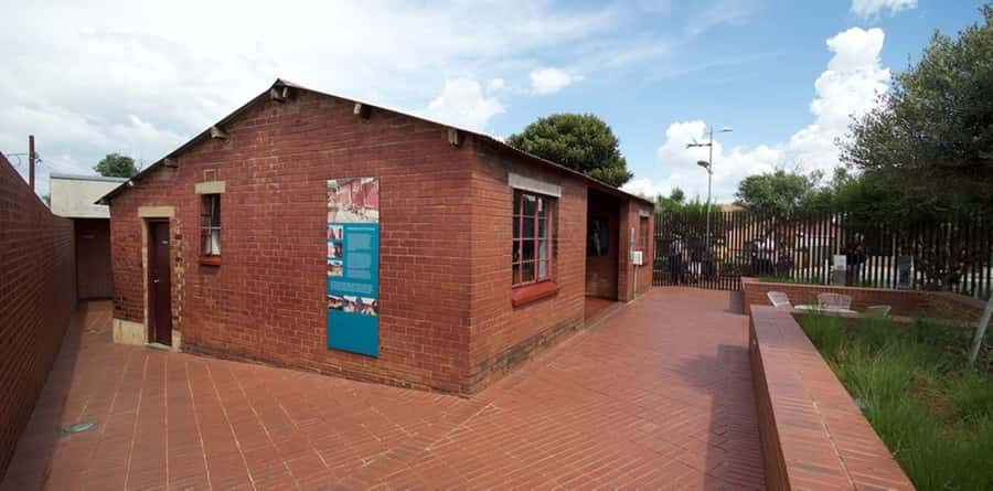 Apartheid Museum & Soweto Tour with Hotel Pickup - Walking Vilakazi Street