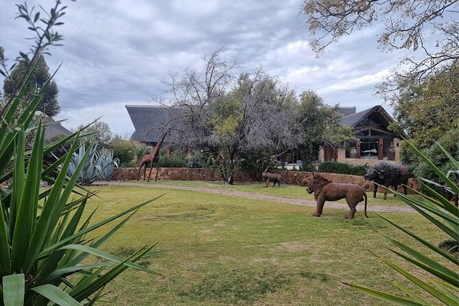 Big 5 Aquila Safari Full Day Tour and Lunch - A buffet lunch breaks up the safari