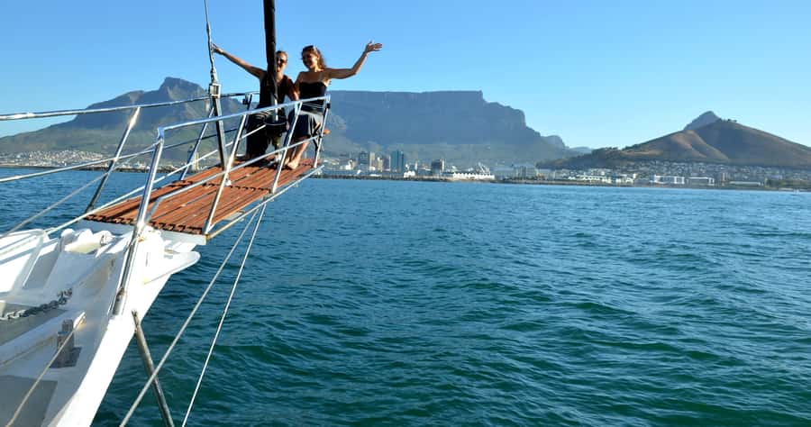 Cape Town: 1-Hour Pre-Sunset Champagne Cruise - A short cruise with a very good view