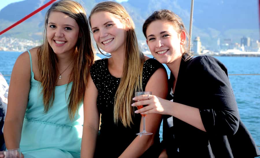 Cape Town: 1-Hour Pre-Sunset Champagne Cruise - Golden hour, Table Mountain, and photo time