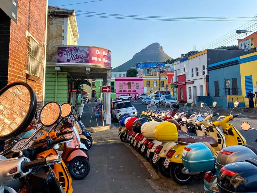 Cape Town: Art, Culture & History Walking Tour - Auwal Masjid and the meaning of Wale Street
