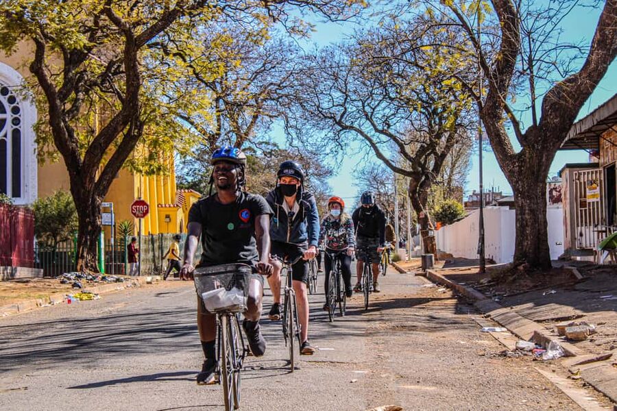 Cape Town: bicycle or E-scooter History Tour with Coffee - What happens with Ponte City?