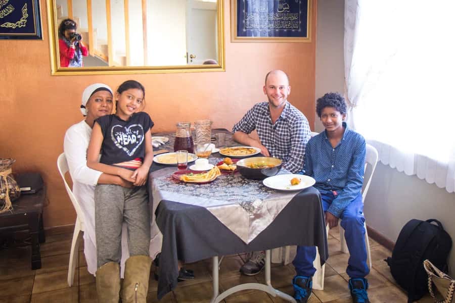 Cape Town: Bo-Kapp Walking Tour and Malay Cooking Class - Walking Bo-Kaap with someone from the community