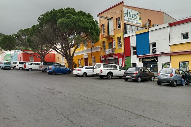 Cape Town City Sightseeing and Table Mountain Private Day Tour - An hour and a half at the V&A Waterfront