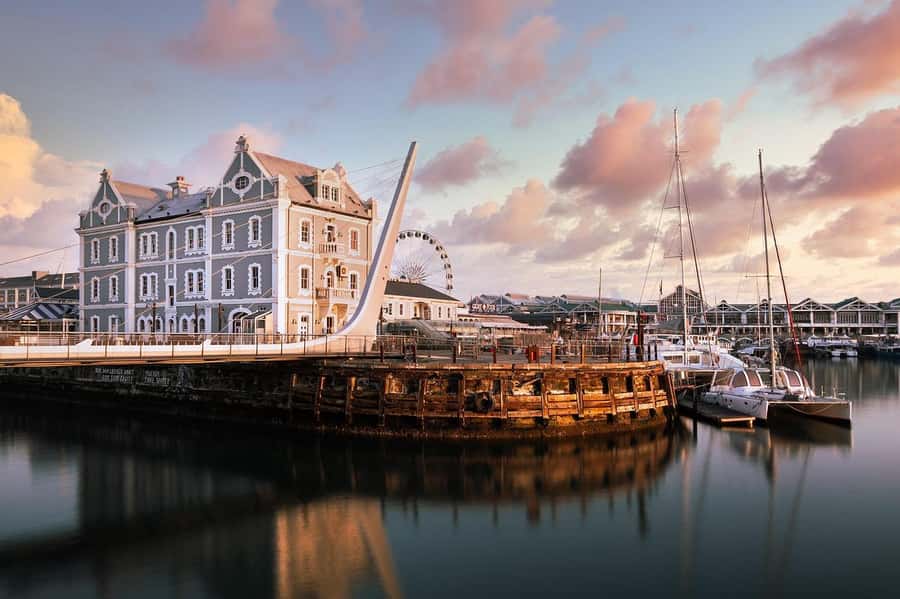 Cape Town: Guided Half-Day City Tour with Table Mountain - Why this four-hour tour works as a first look
