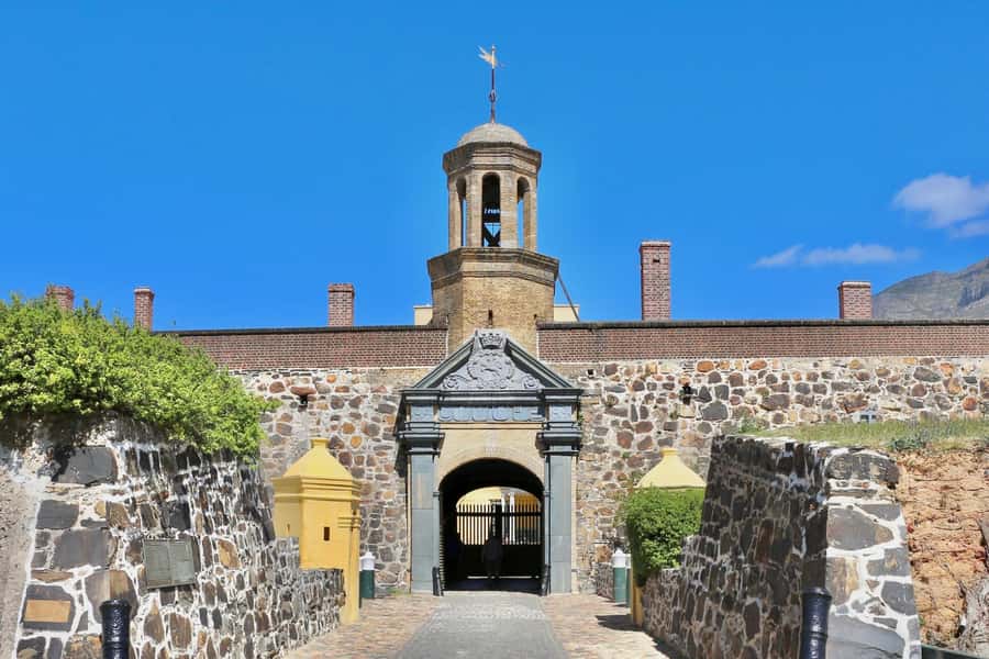 Cape Town: Guided Half-Day City Tour with Table Mountain - Signal Hill, Camps Bay, and Clifton