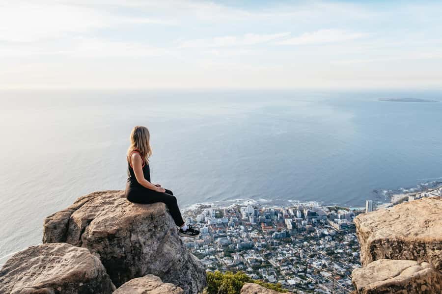 Cape Town: Guided Lion's Head Hike at Sunrise or Sunset - What the guide adds for safety and interest