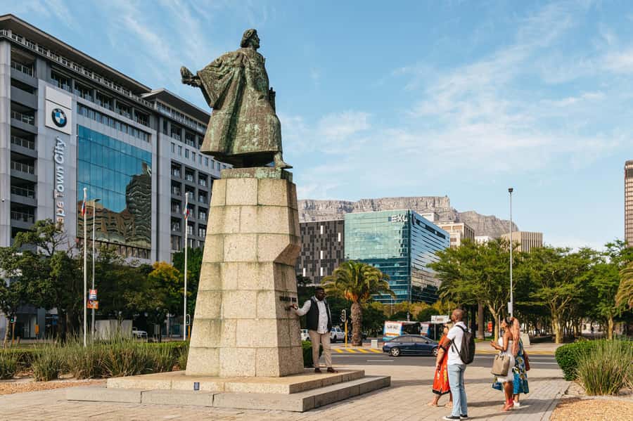 Cape Town: Half-Day Walking City Tour and African Lunch - Finishing with African food on Long Street or Strand Street