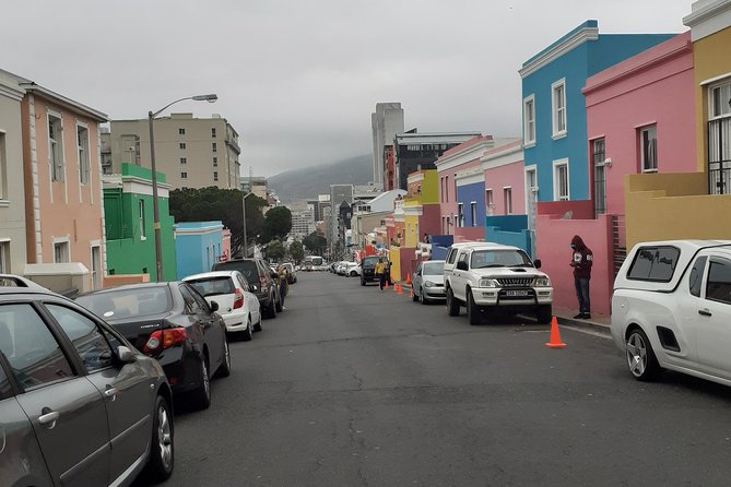 Cape Town Halfday City and Table Mountain Tour - Signal Hill gives you the classic mountain frame