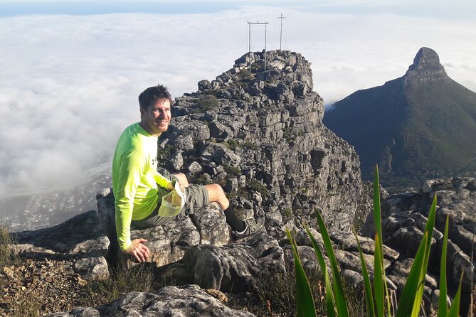 Cape Town: India Venster Half-Day Hike on Table Mountain - Scrambling through rock formations