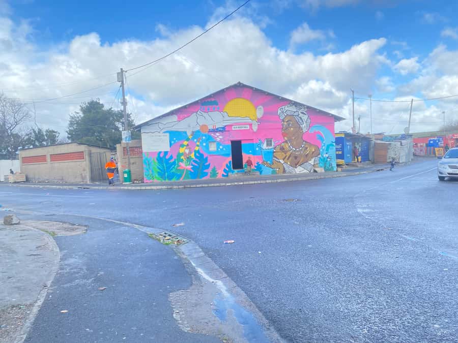 Cape Town: Langa Township Walking Tour - The 10-minute photo stop and return walk