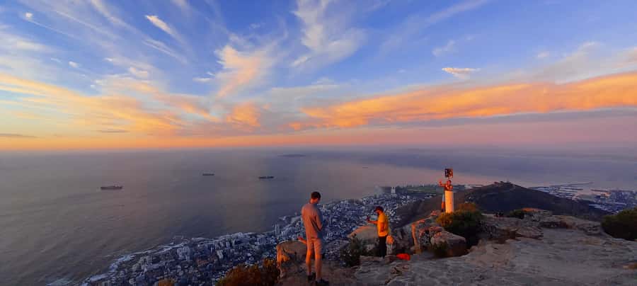 Cape Town: Lion's Head Sunrise with coffee or Sunset Hike - Ladders, chains, and the choice of two routes