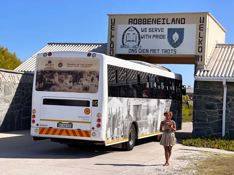 Cape Town: Robben Island & Table Mountain w/Hotel Transfer - Bo-Kaap in a 15-minute stop