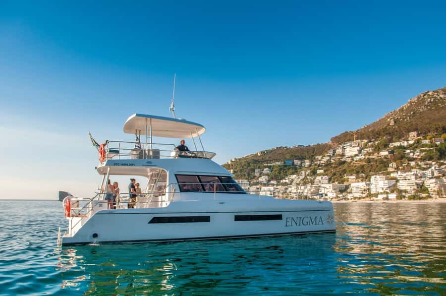 Cape Town: Scenic 1-Hour Coastal Catamaran Cruise - The Green Point Lighthouse and the Atlantic view