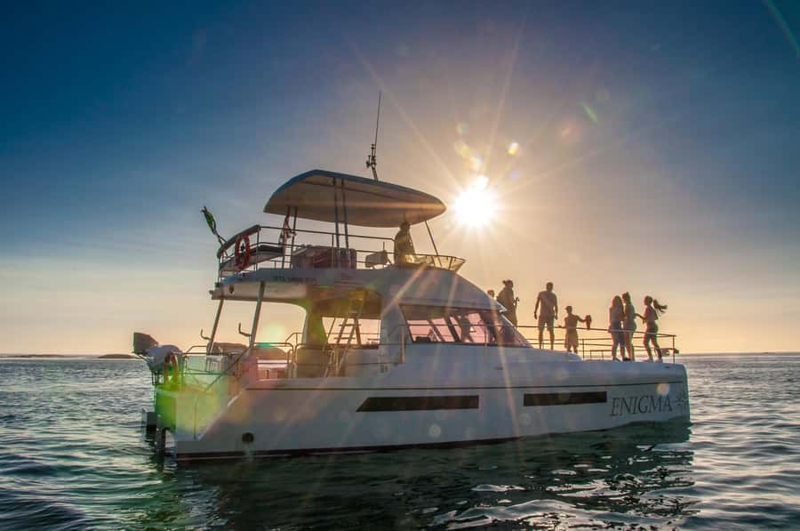 Cape Town: Sunset Champagne Cruise and 3-Course Dinner - Sailing across Table Bay for 90 minutes