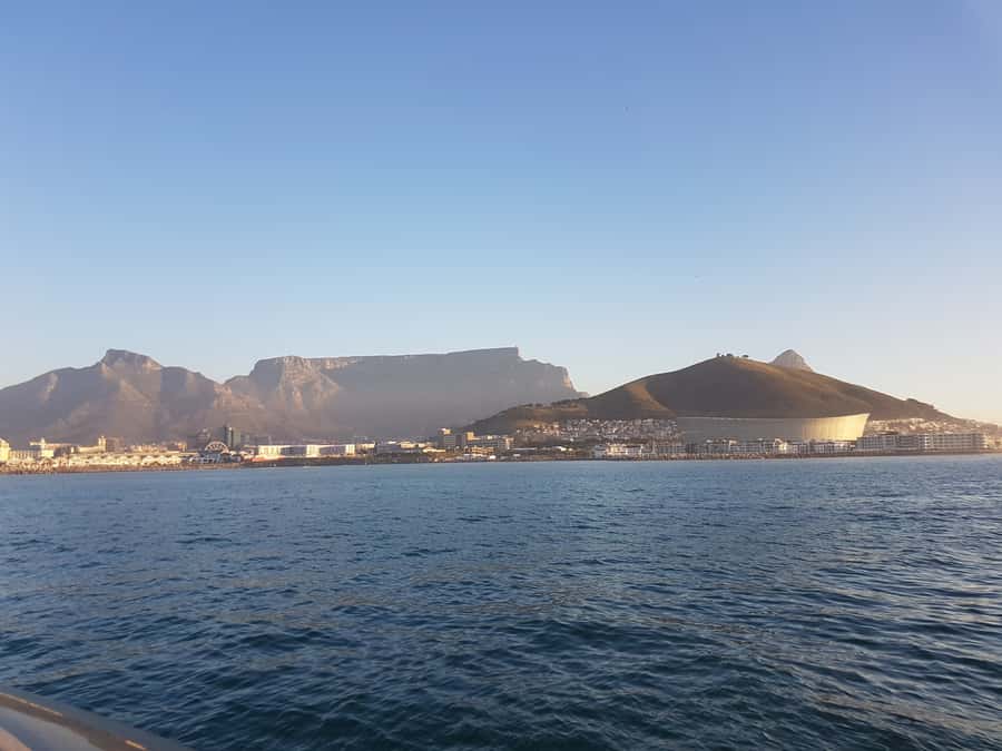 Cape Town: Sunset Cruise from V&A Waterfront with Bubbly - Table Bay and the changing Cape Town view