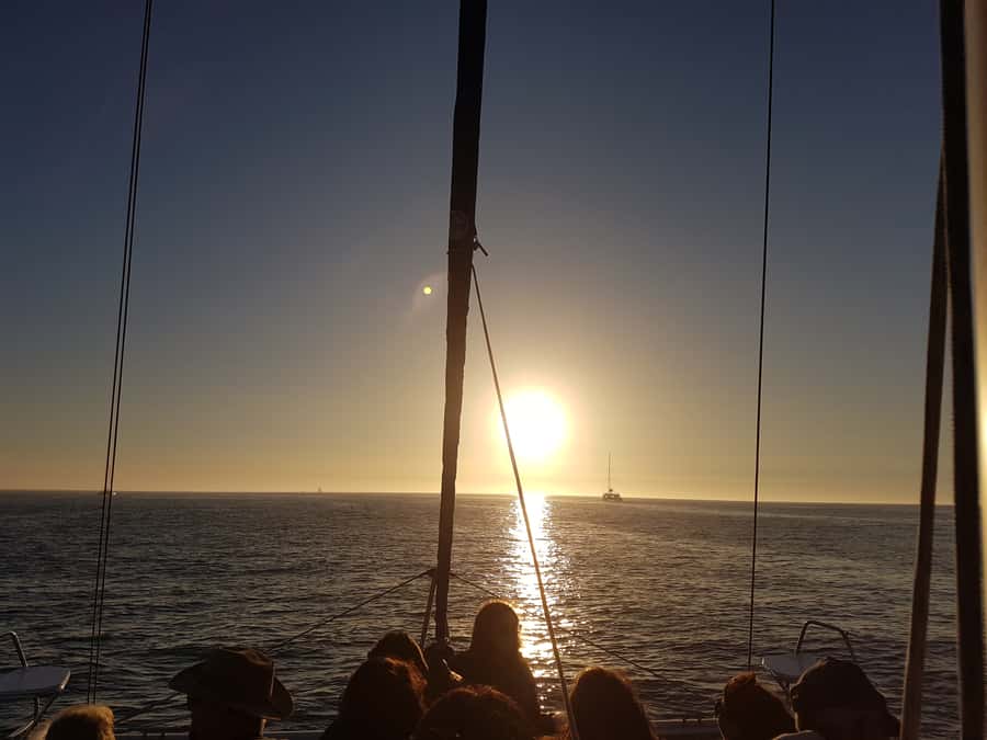 Cape Town: Sunset Cruise from V&A Waterfront with Bubbly - Who should book this sailing?
