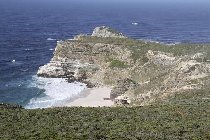 Cape Town Super Saver: Cape Point Tour plus Wine Tasting in Stellenbosch - Day one: Hout Bay and the road to Cape Point