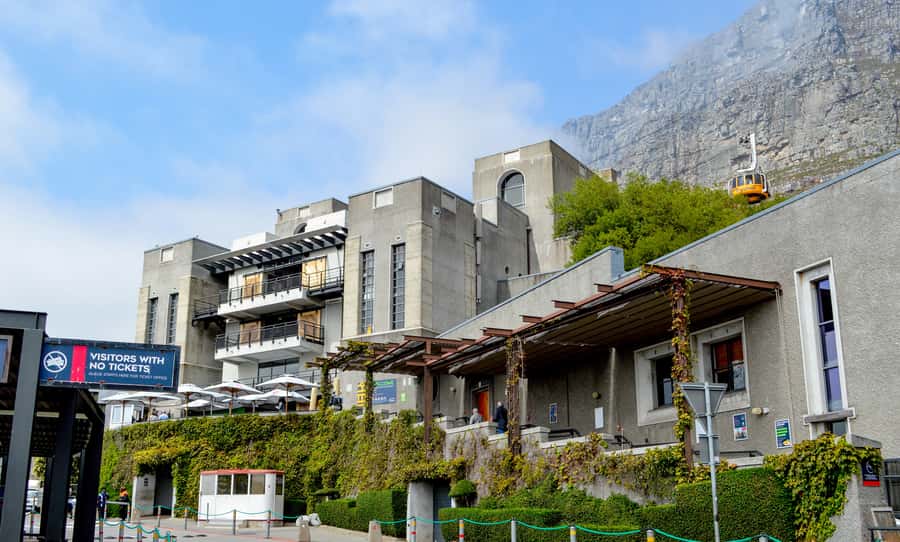 Cape Town Uncovered : Half-Day City Tour and Table Mountain - Bo-Kaap: colorful houses with a serious story