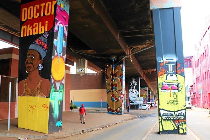 Contrast Tour Including Sandton, Alexandra, Johannesburg and Soweto - Six hours, snacks, and the real value of $165.19