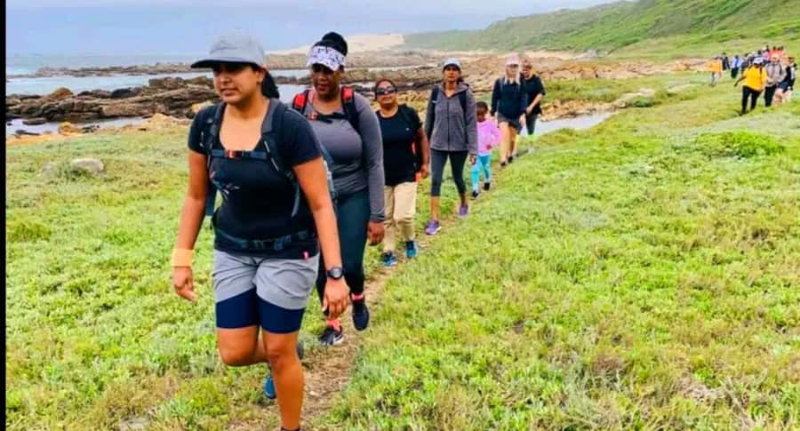 Costal Hiking Sacramento Trail: Port Elizabeth - Wildlife, fynbos, and seasonal flowers