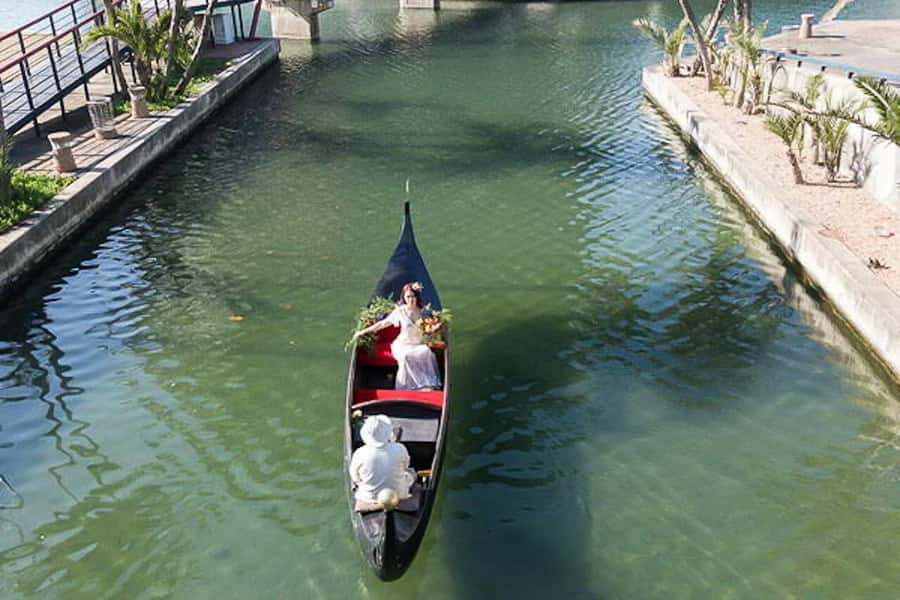 Durban: Gondola Ride - A short canal ride with a strong sense of place