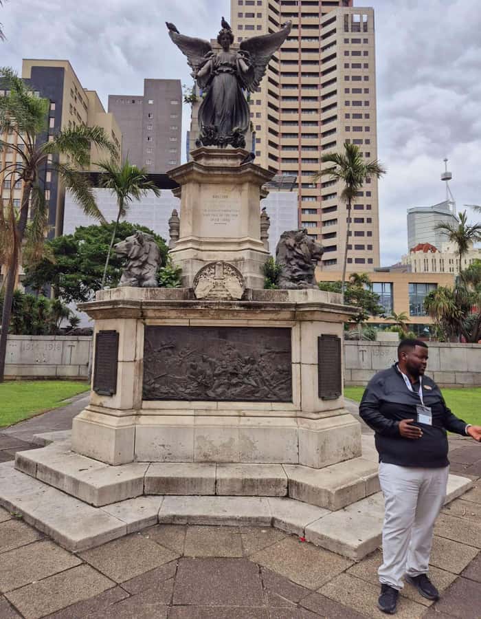 DURBAN:Highlights cityTour.Historically Cultural experience - A 30-minute golf-cart ride through Botanic Gardens