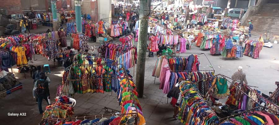 Durban: Local Markets and Culture Guided Walking Tour - Bunny chow at North Beach