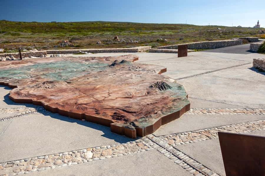 From Cape Town: Cape Agulhas, Penguins, Wine Tasting Tour - The return through fynbos and mountain country