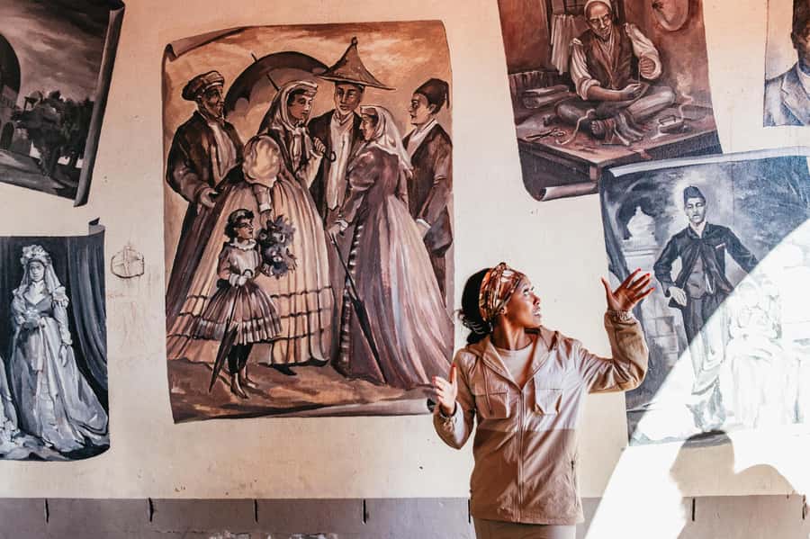 From Cape Town: Cape Peninsula & Boulders Penguin Beach Tour - Guides, vehicles, and the feel of the day