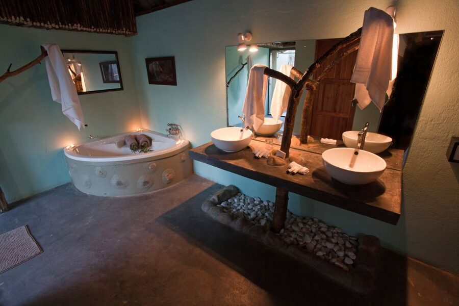 From Johannesburg: Kruger National Park 4-Day Luxury Safari - Day four: a short walk and the Blyde River Canyon