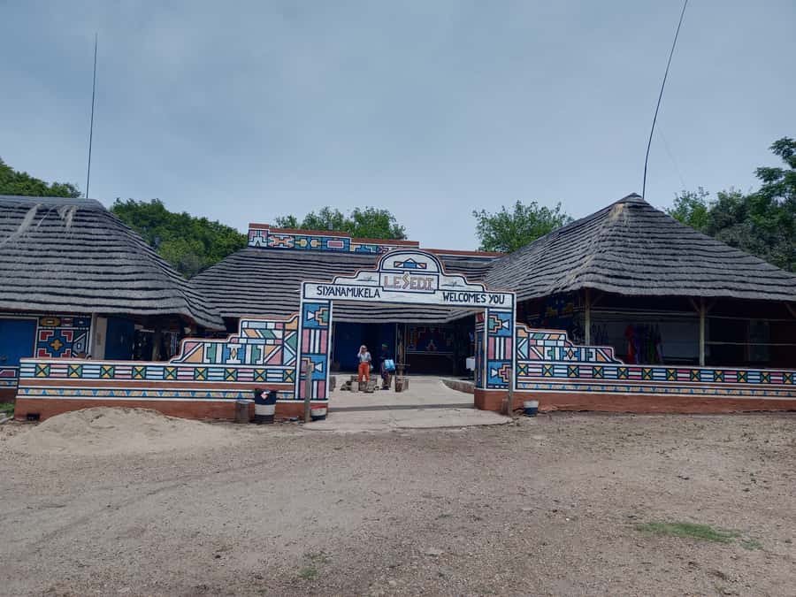 From Johannesburg: Lesedi Cultural Village & Lion Park Tour - The 8:00 Pickup From Johannesburg