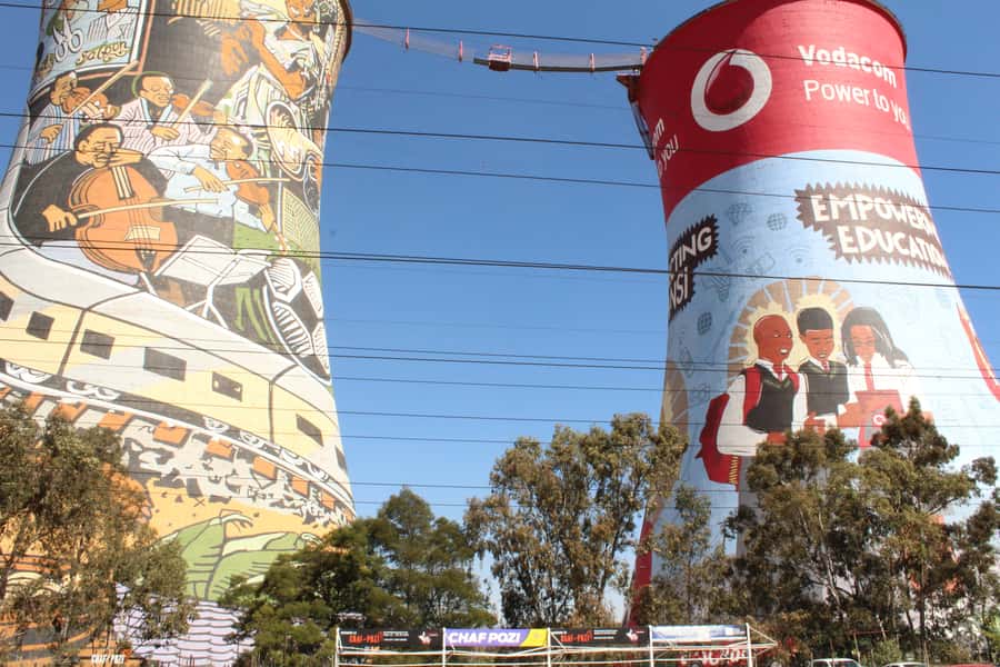 From Johannesburg: Pretoria, Soweto & Apartheid Museum Tour - How the guides affect the experience