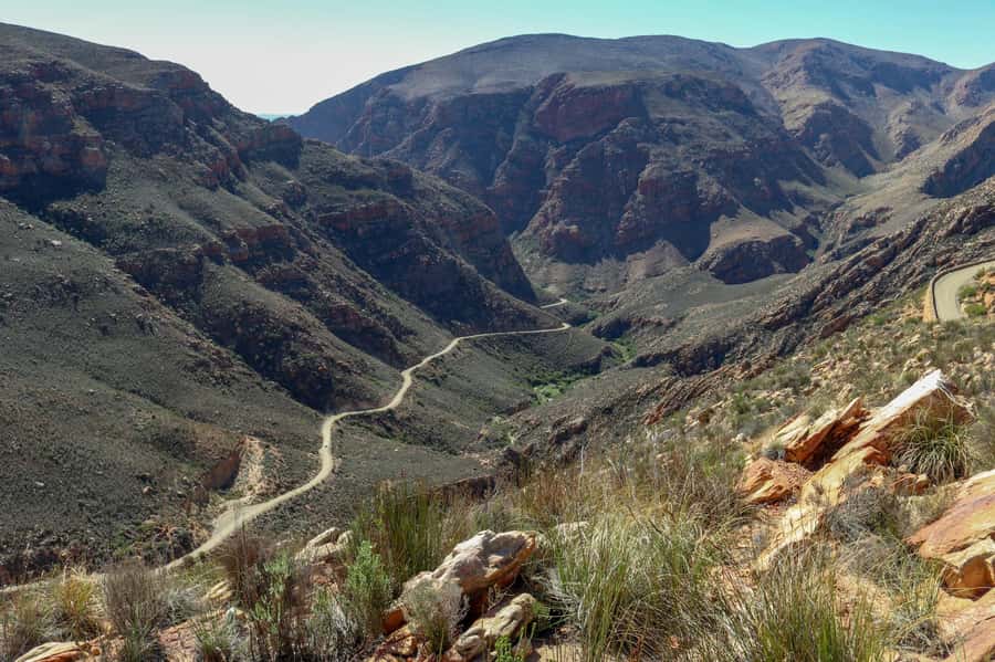 From Oudtshoorn: Full-Day Private Swartberg Mountain Tour - Starting from Oudtshoorn and climbing toward Swartberg Pass