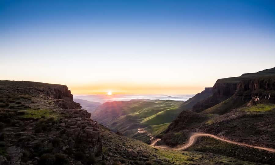 From Underberg: 4x4 Sani Pass Tour and Basotho Village Visit - The 4x4 climb through the Drakensberg