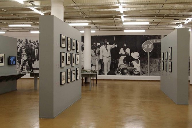 Full-Day Soweto, Apartheid Museum and Lunch Tour - Vilakazi Street and Mandela House