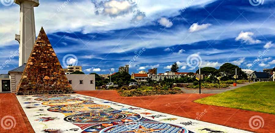 GQ: City Walking Tour & African Cuisine Cooking Class - Donkin Reserve and the stories behind the monuments