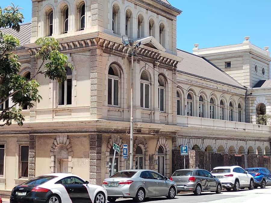 Gqeberha: City Highlights Car and Walking Tour - Coastal views, the beach, and the city’s open-air character